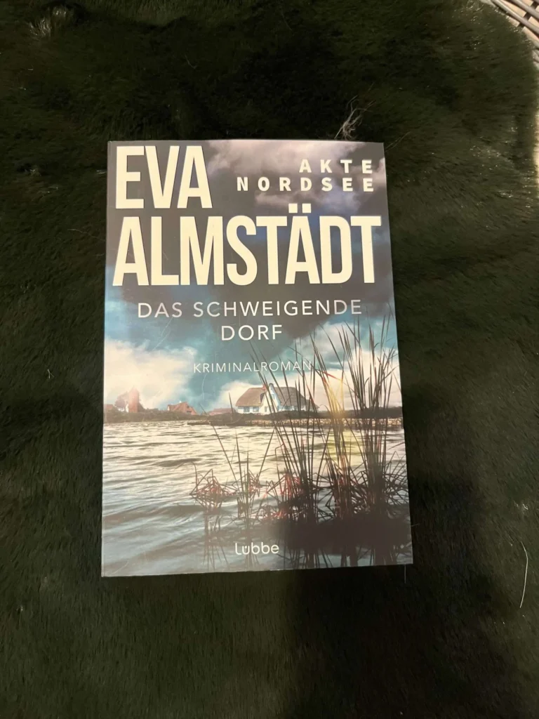Bild der Rezension zu Almstädt, Eva- Akte Nordsee- das schweigende Dorf