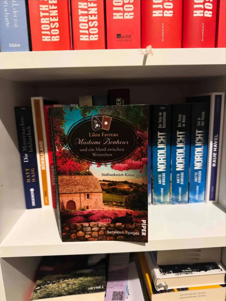 Bild zu der Rezension von Favreu, Lilou: Madame Bonheur und ein Mord zwischen Weinreben