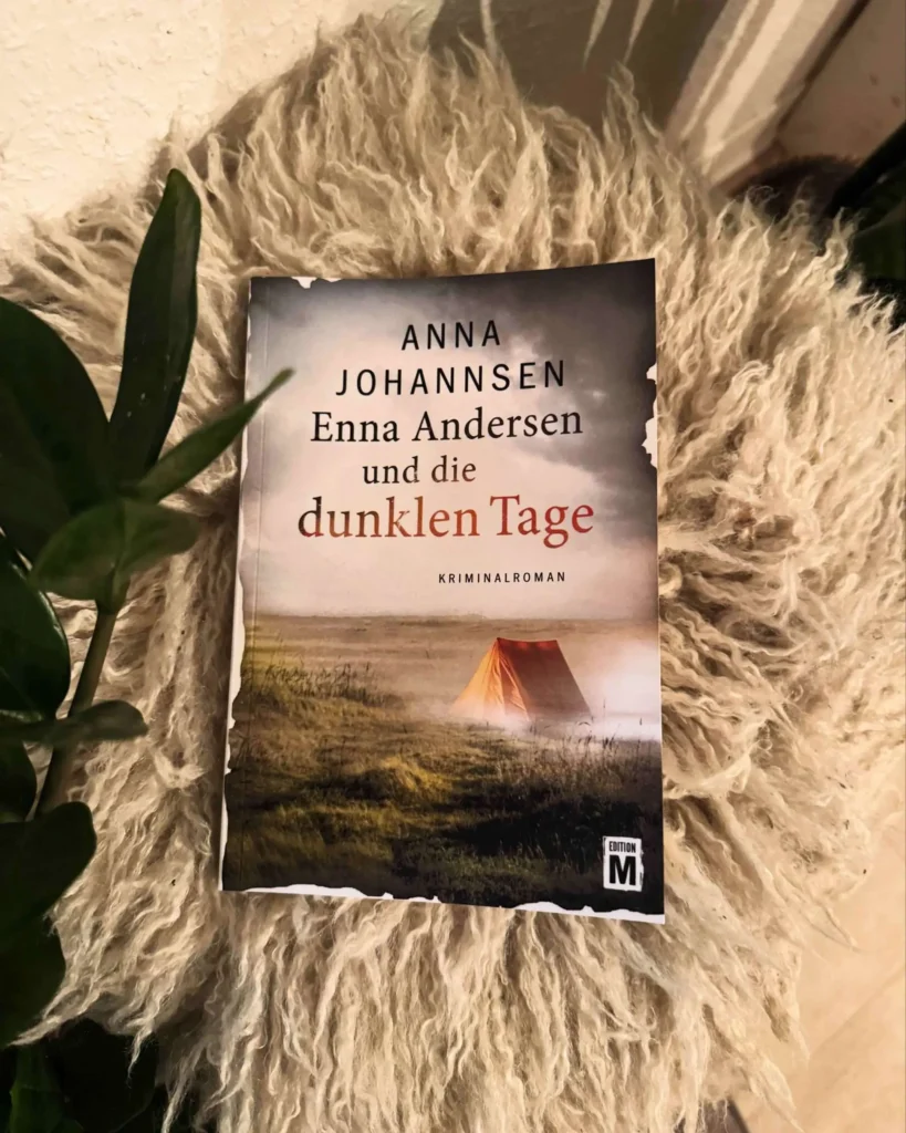 Bild zu der Rezension von Johannsen, Anna: Enna Anderson und die dunklen Tage