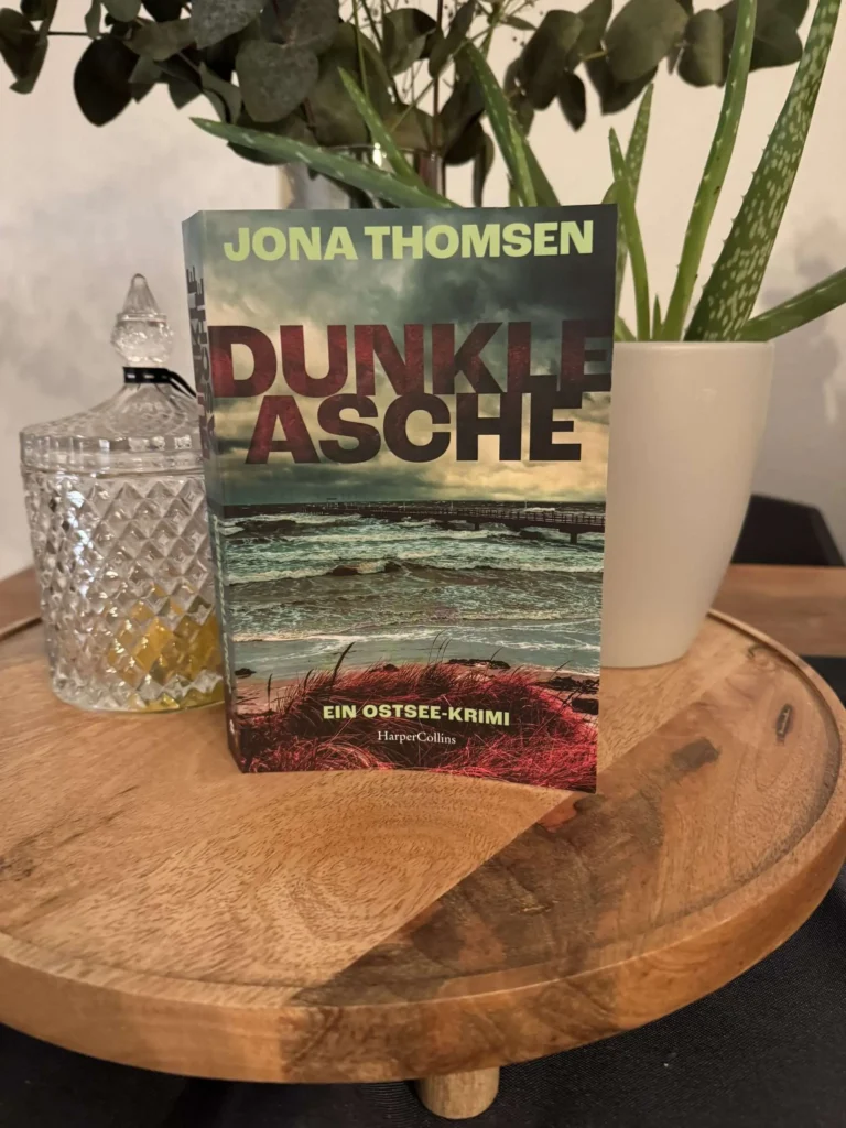Bild zu der Rezension von Thomson, Jona: Dunkle Asche