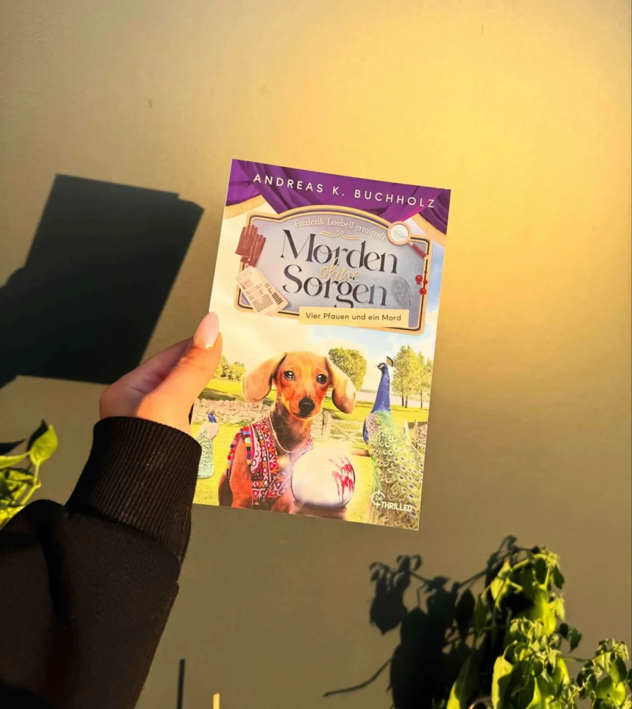 Bild zu der Rezension von Buchholz, Andreas K.: Morden ohne Sorgen - Vier Pfauen und ein Mord
