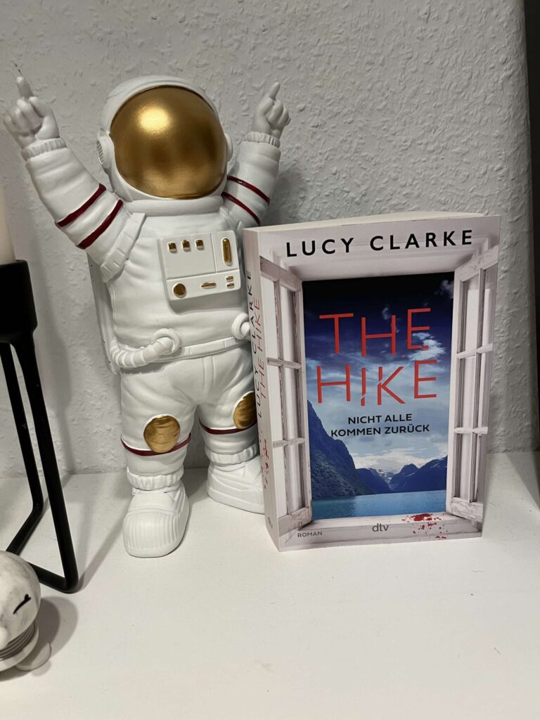 Clarke, Lucy: The Hike