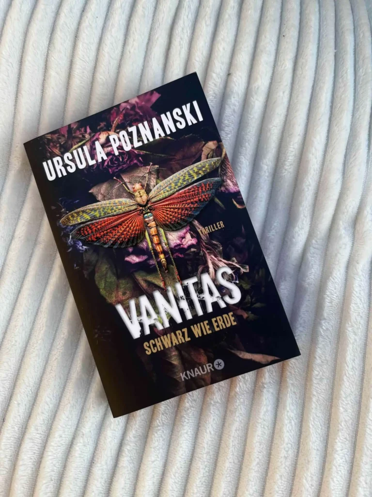 Bild zu der Rezension von Poznanski, Ursula: Vanitas - Schwarz wie die Erde