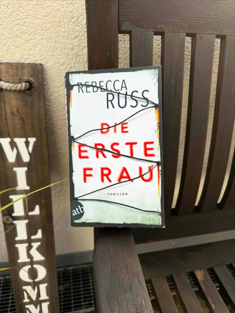 Bild zu der Rezension von Russ, Rebecca: Die erste Frau
