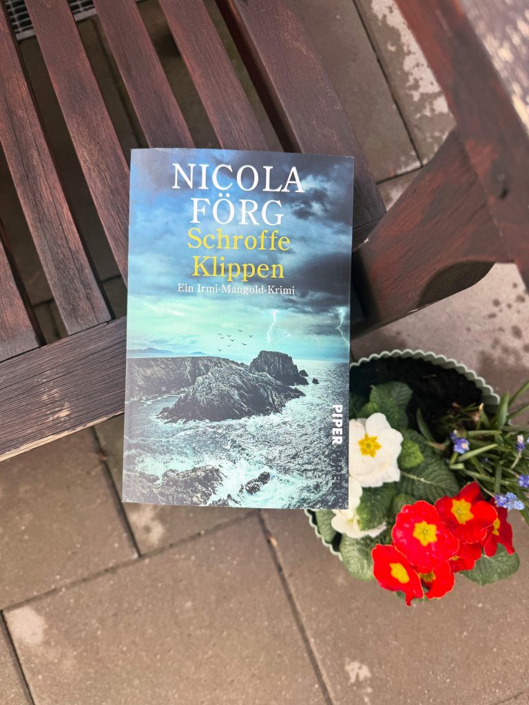 Förg, Nicola: Schroffe Klippen